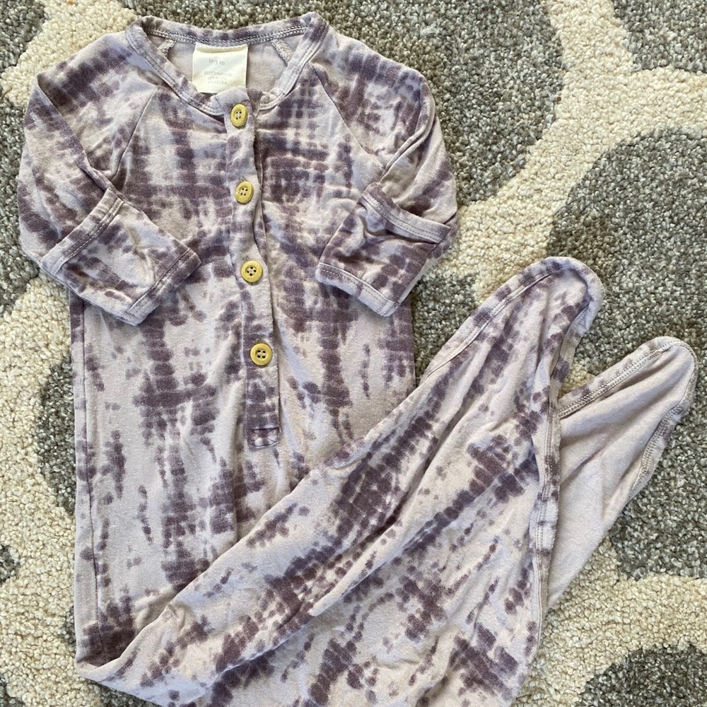 Kate Quinn newborn knotted gown 0-3M
